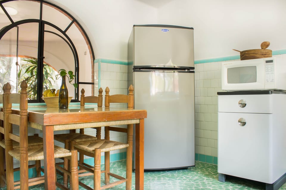 Cocina totalmente equipada.Horno y estufa, micro, tostadora, cafetera,licuadora.