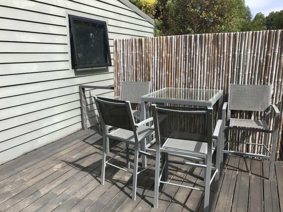 balcony with outdoors setting 