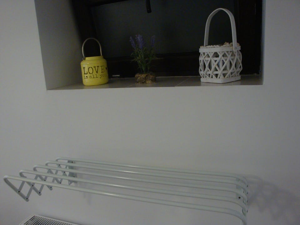 Expandable laundry dryer