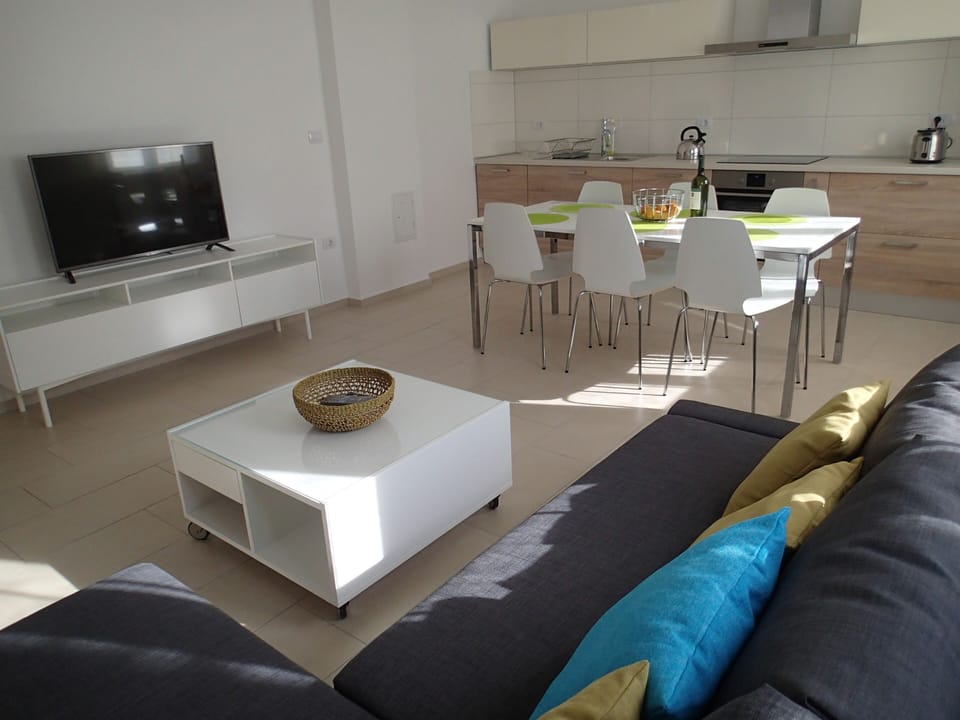 Living room / Kitchen