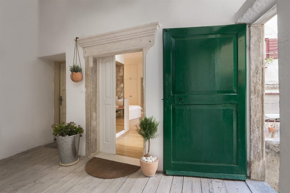 That place studio apartment in Trogir, entrance
