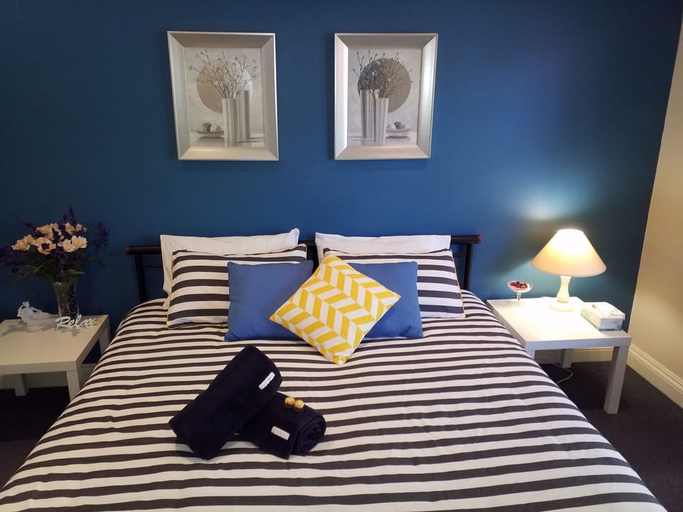 King bedroom with private ensuite, TV, Wifi and continental breakfast.