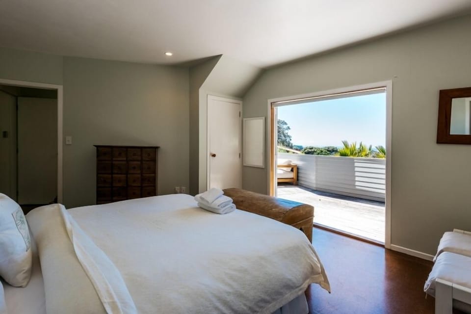 Queen Bedroom 2