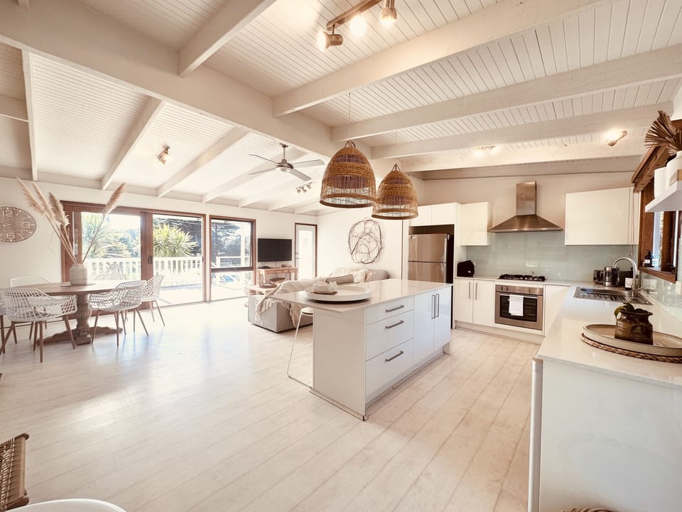 Kitchen & open plan living