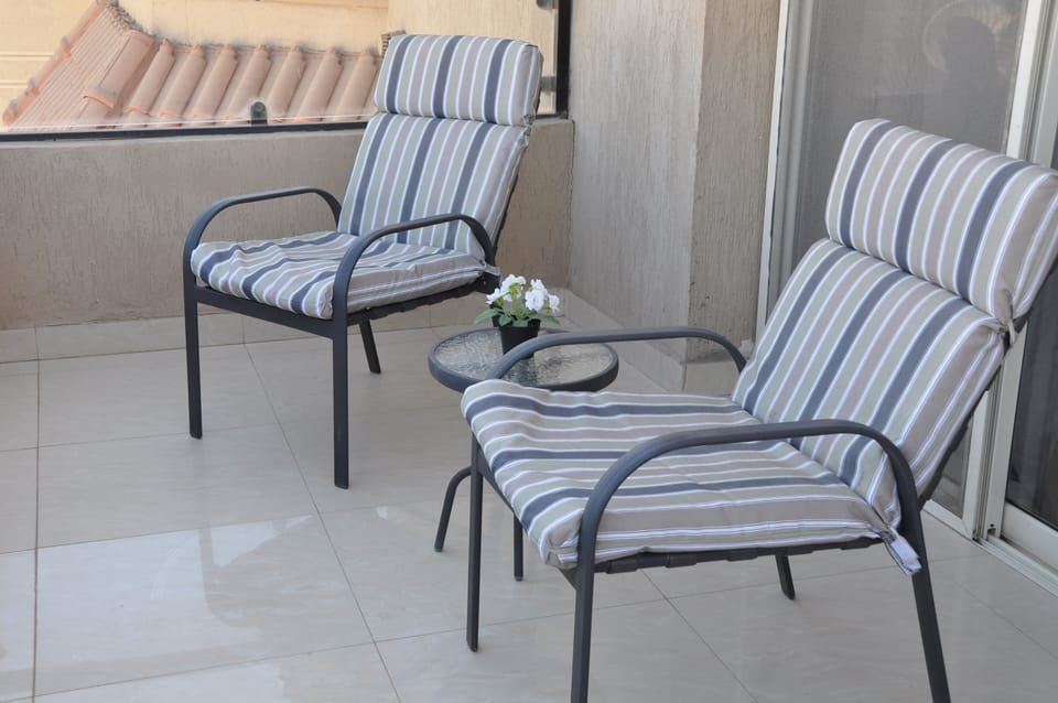 Enjoy sipping your morning coffee or afternoon tea outdoors