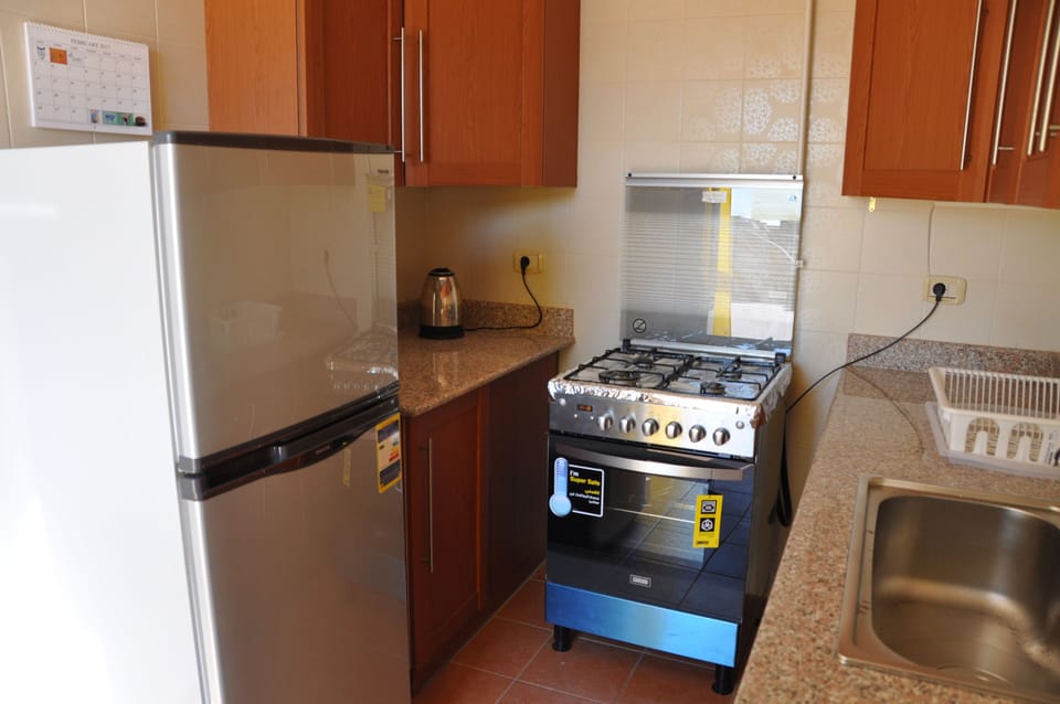 Fully Functional Kitchen. Gas Stove / Oven