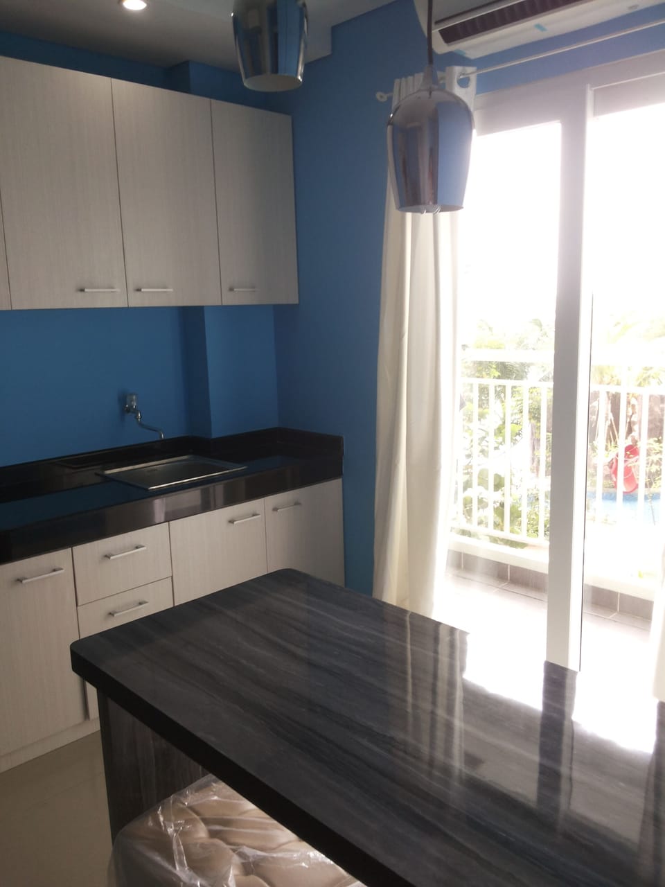 Kitchen and dinner table