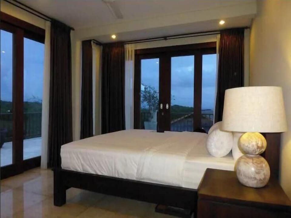 Relaxing Villa on the Hill of Nusa Dua