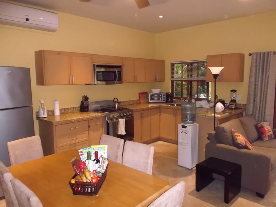 the kitchen ,dinning,living area open plan