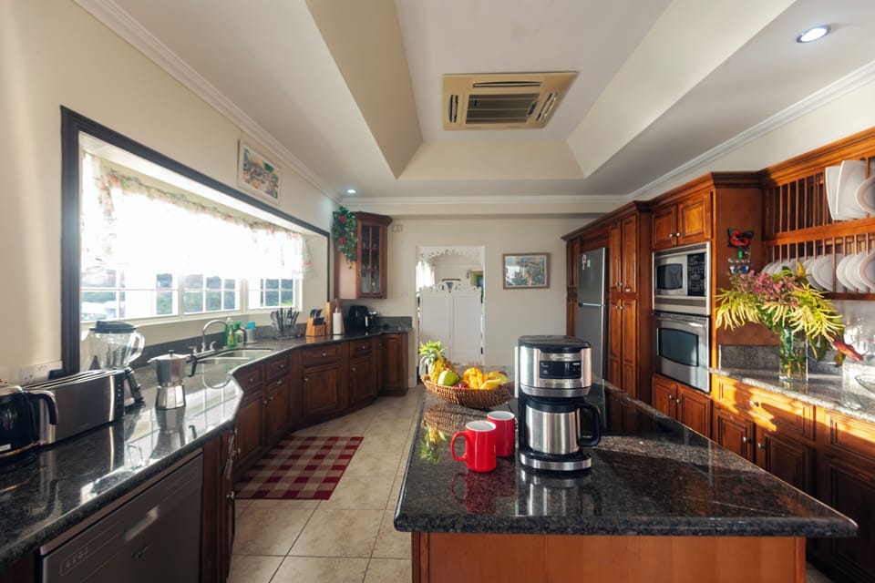 Well equipped kitchen 