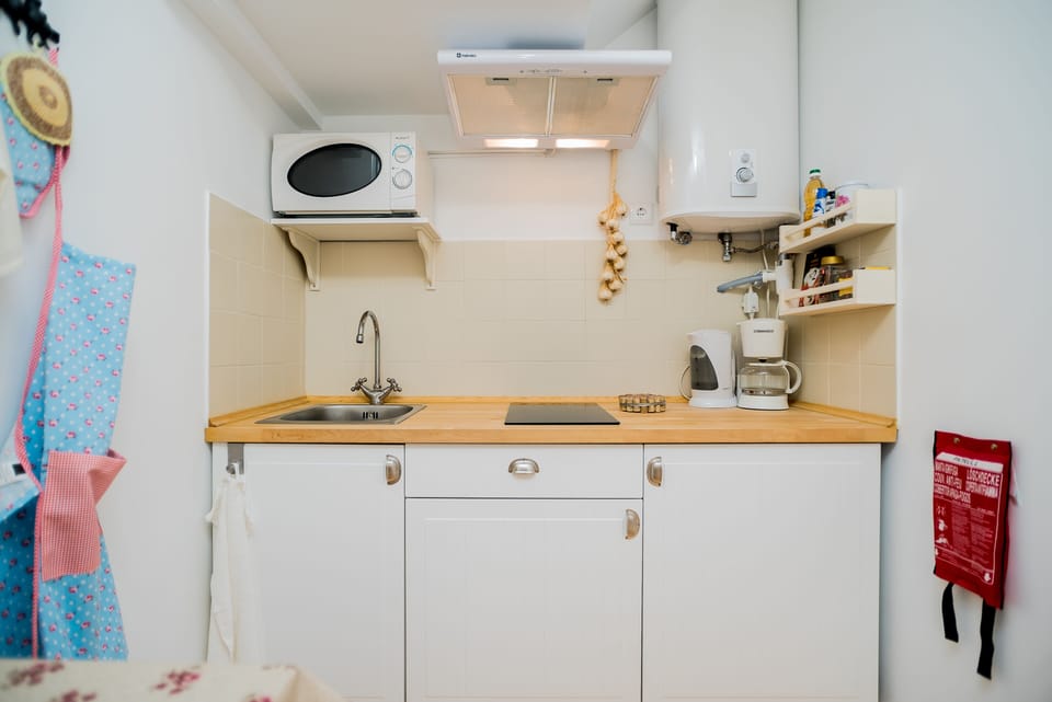 kitchenette 