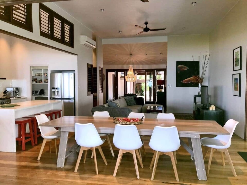 The Artist House - Inside Dining