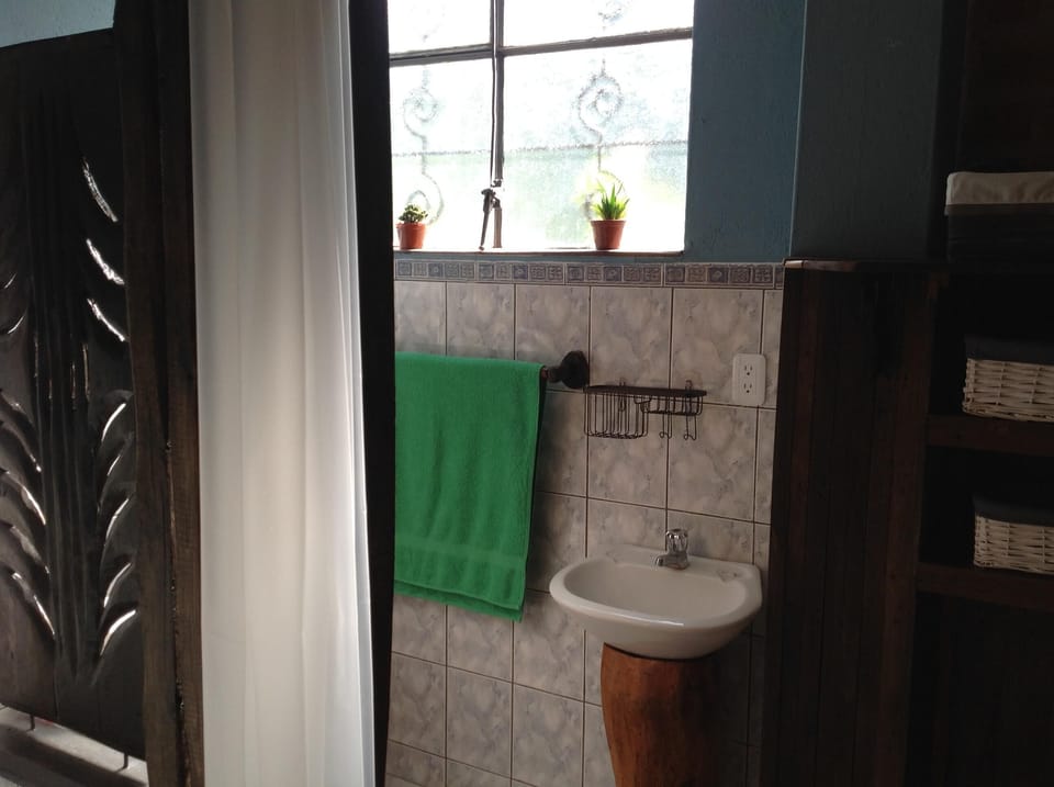 BATHROOM OF EUCALYTUS ROOM