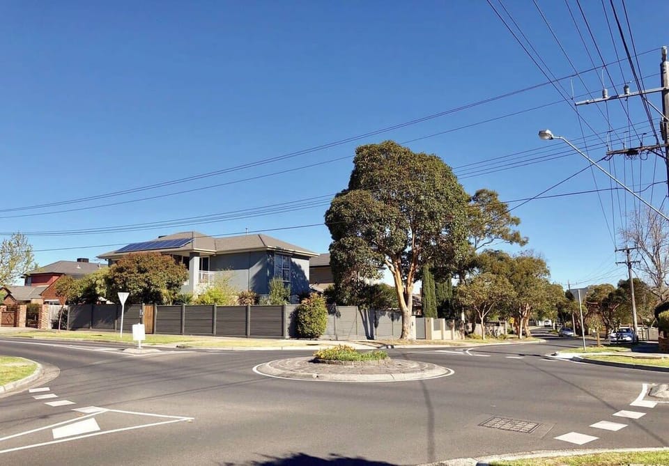quiet street corner of Loranne st