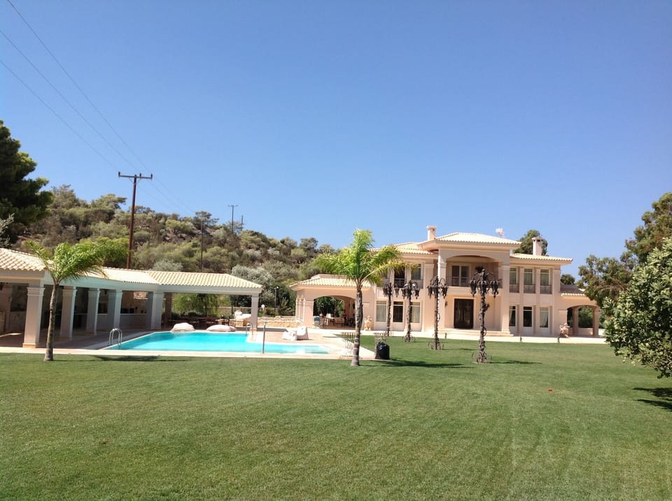 GT Mansion from the entrance