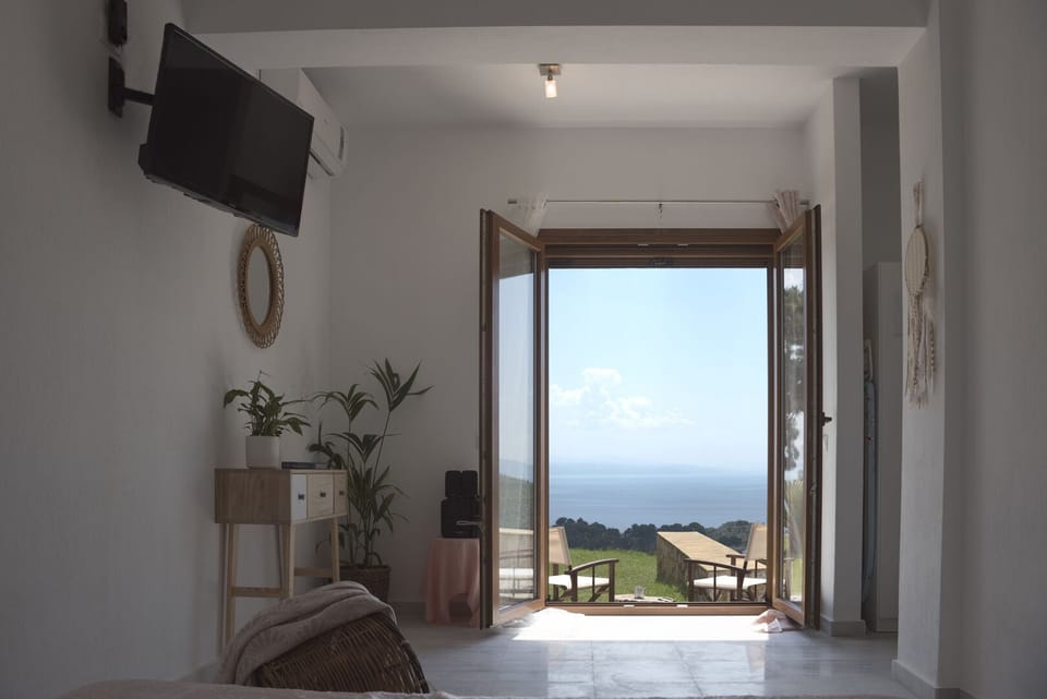 Bedroom (room 2)