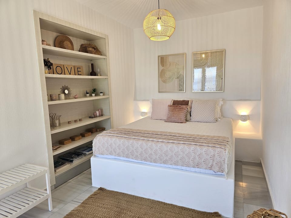 Bedroom (room 2)