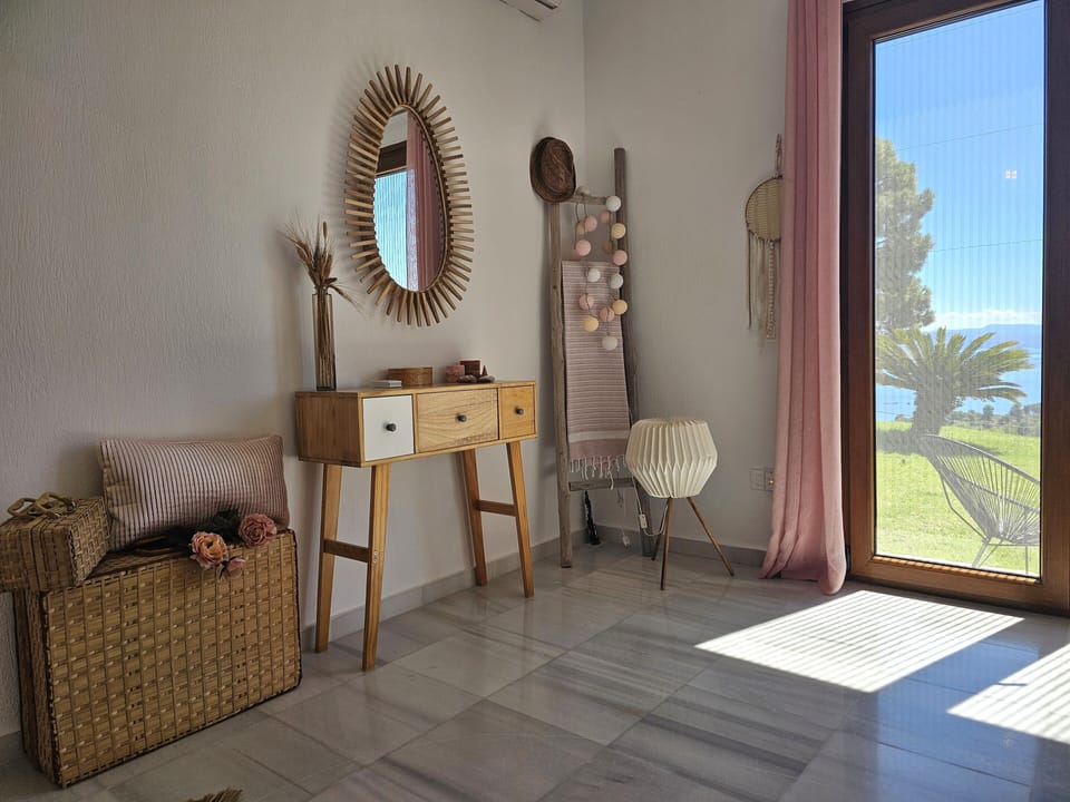 Bedroom (room 2)