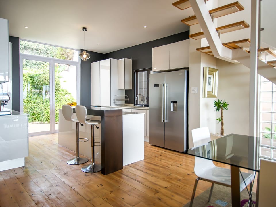 Modern and fully equipped kitchen