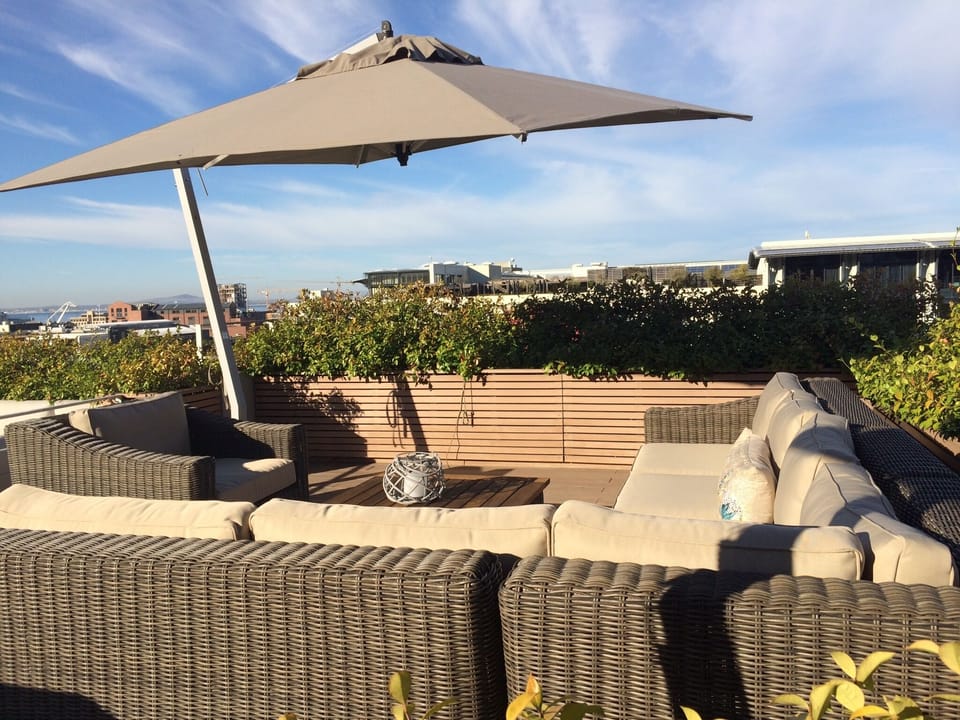 SECOND LARGE TERRACE WITH VIEW OF THE CITY AND TABLE MOUNTAIN