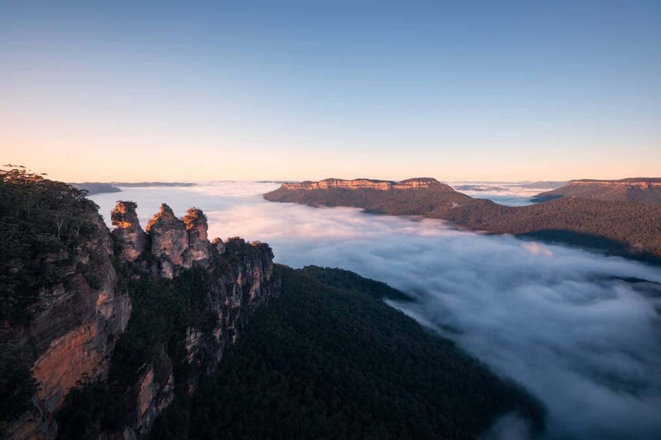 5 mins drive to Three Sisters Walk