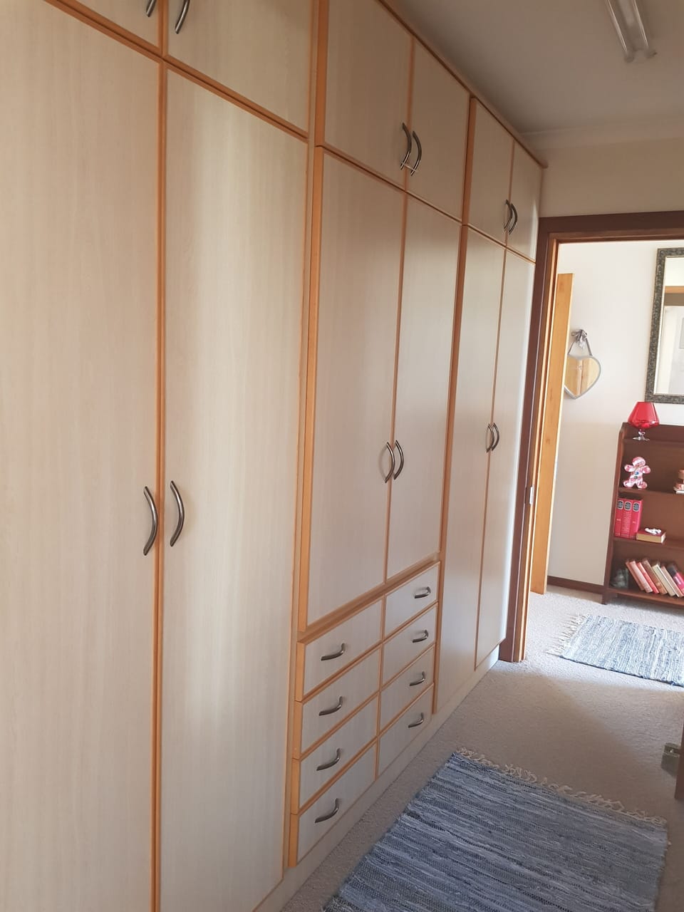 Walk-in-closet main bedroom