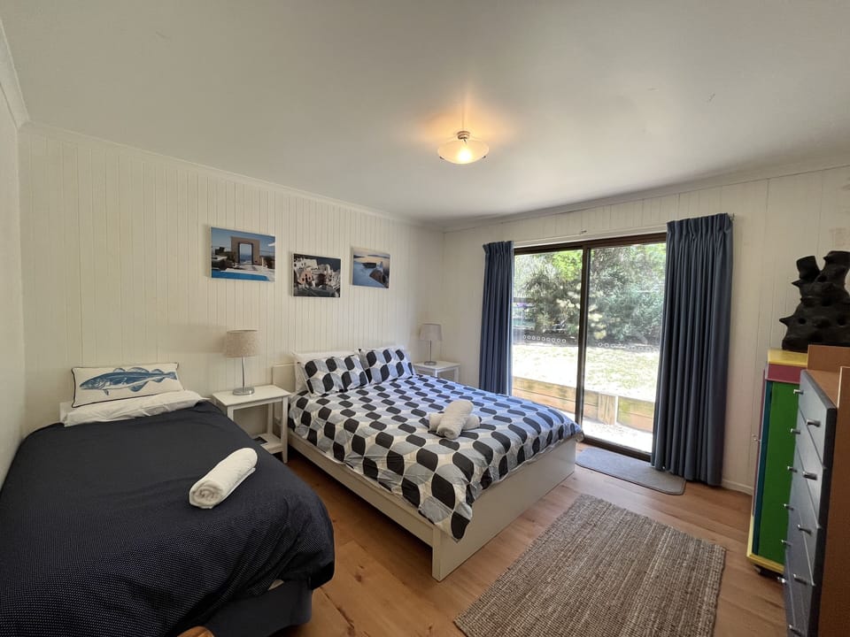 3rd bedroom Downstairs- queen and single 