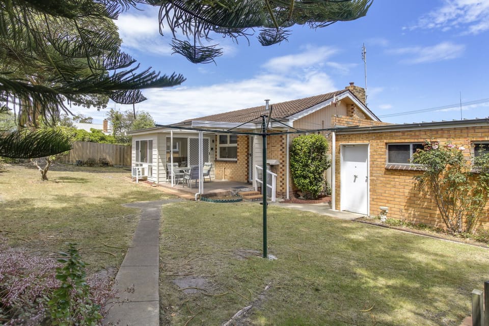 fully enclosed back yard