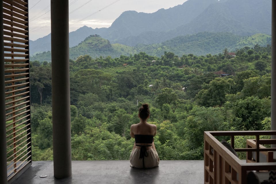 with views to the hills from the open lounge