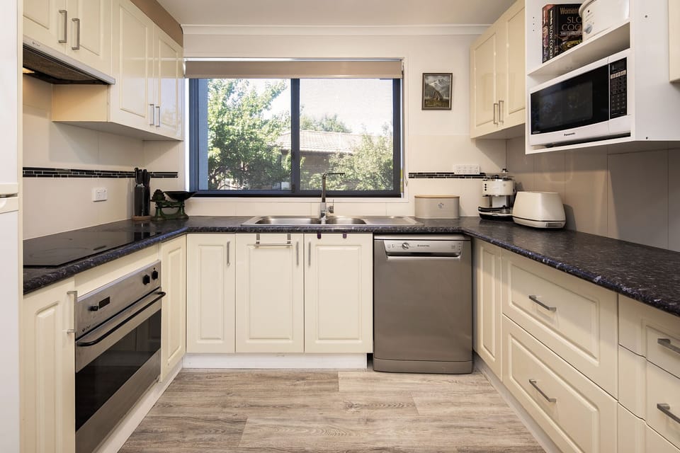 An exclusive use kitchen, full fridge, overn etc