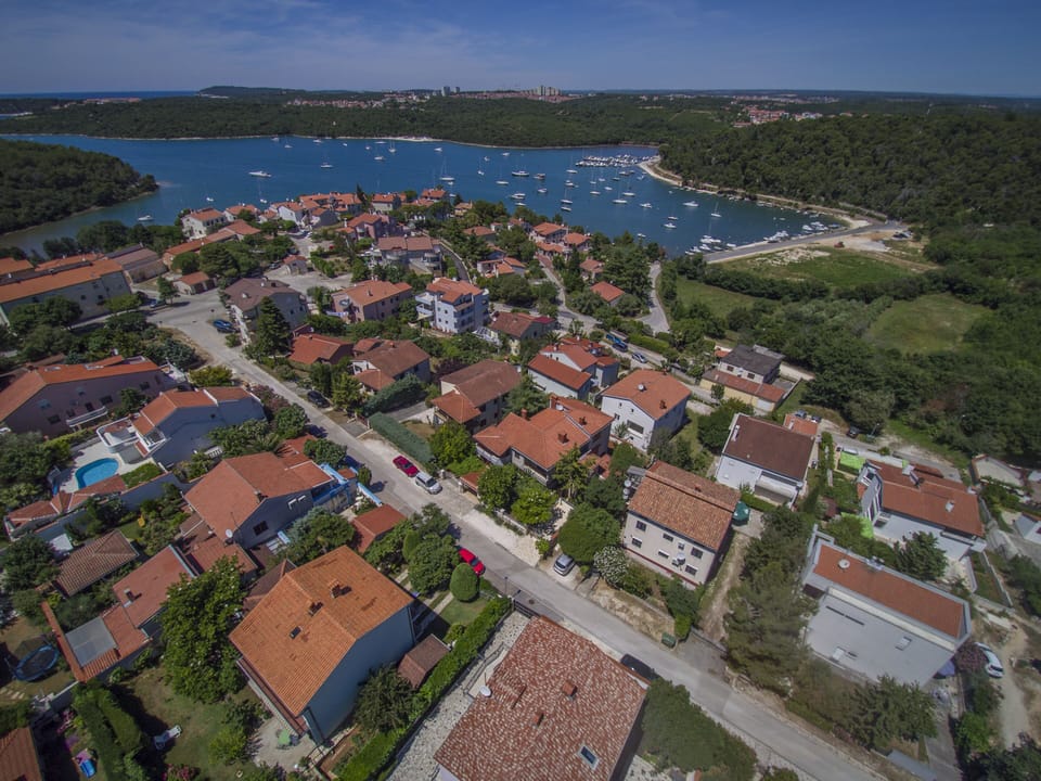 District Kastanjez where is the villa MaVeRo