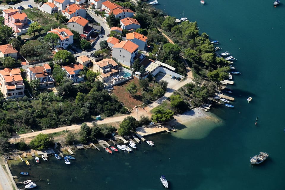 osition of villa (marked with number 41) in Vinkuran valley
