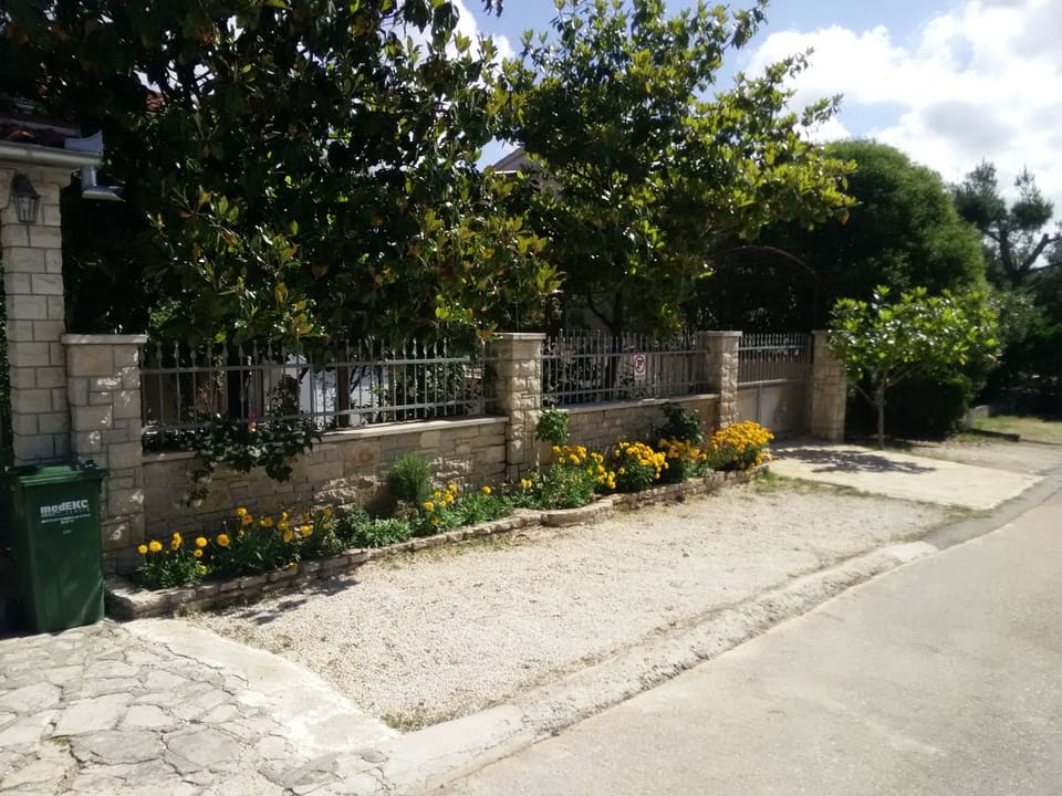 Parking in front of the entrance to the villa. Places for 4 cars