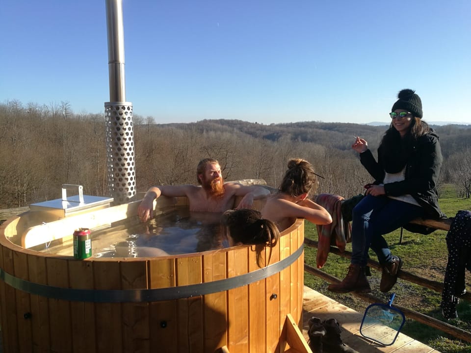 Outdoor spa tub