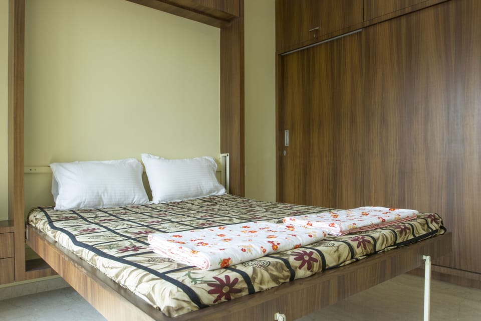 Guest Bedroom 3 with Woderobe