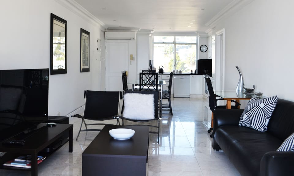 Newly Renovated apartment! 
Open plan area and leads out to a balcony. 
