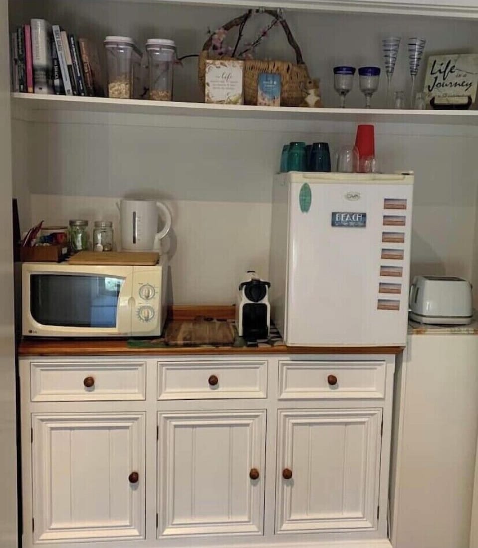 kitchenette in 3rd bedroom 