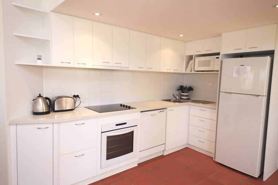 Beaches No 4 - Well equipped kitchen