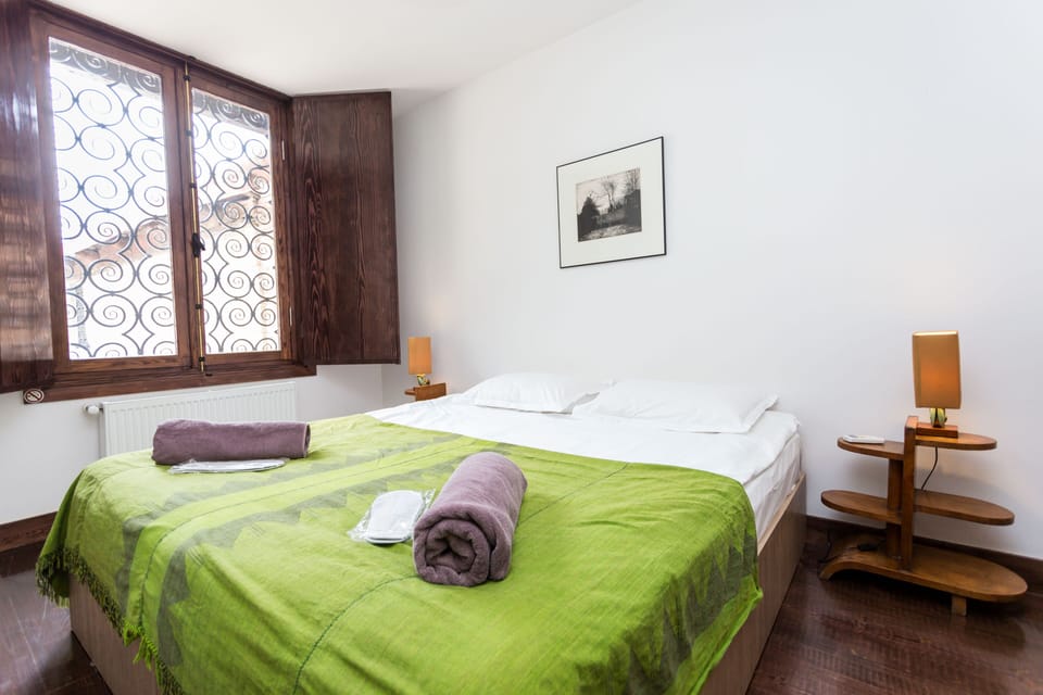 Castle in Old Town. Mac'Avoy Room