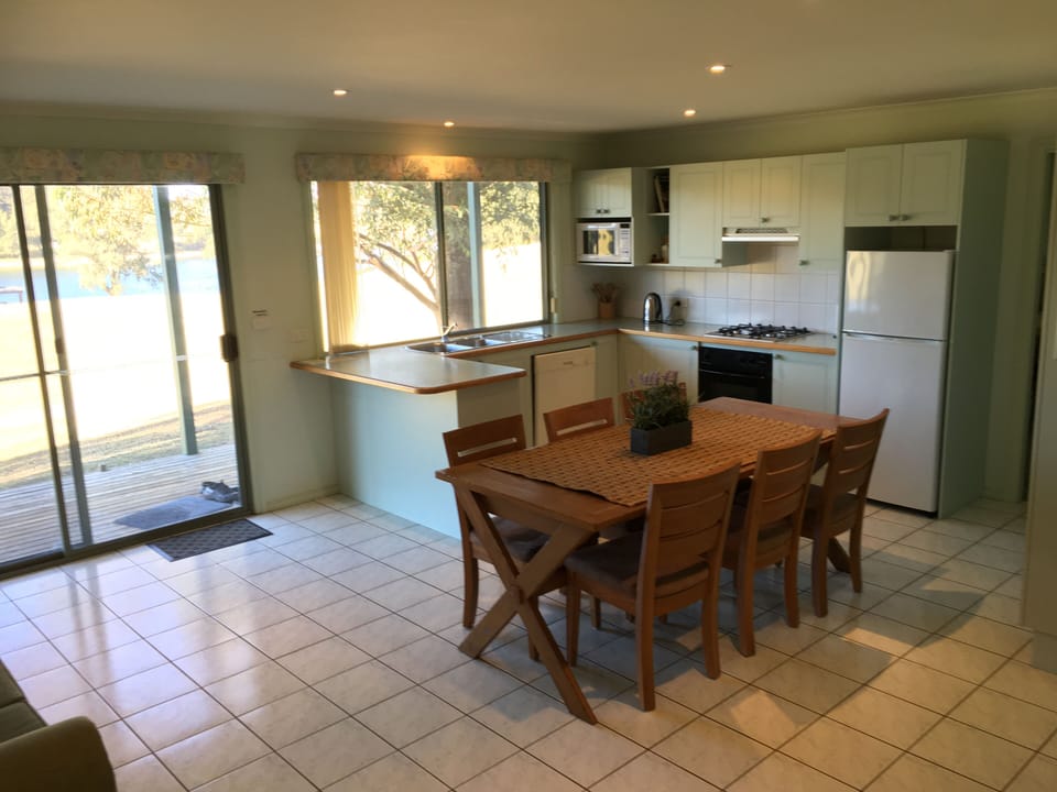 Grevillea Dining/Kitchen
