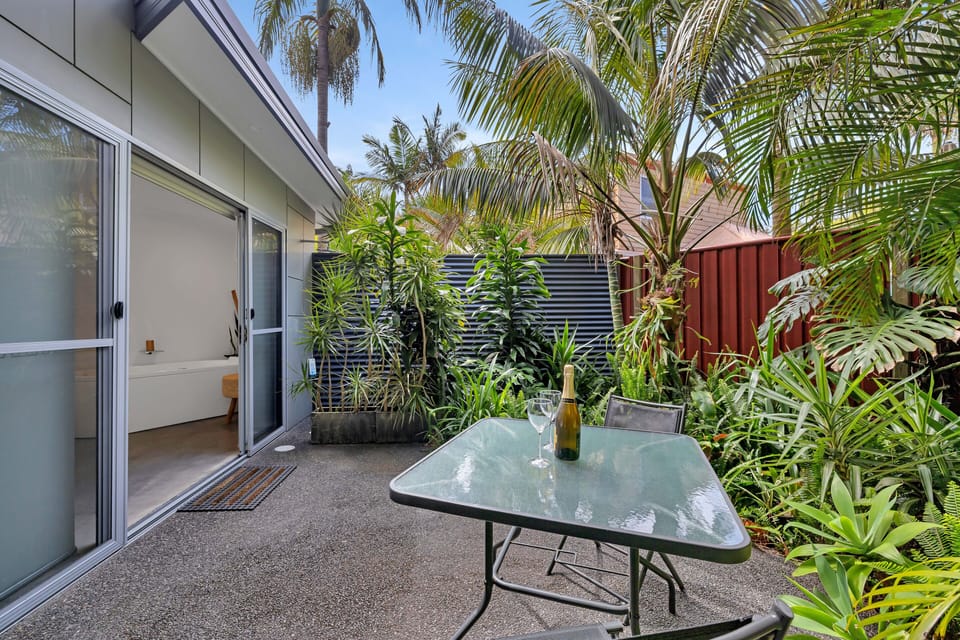 Elizabeth villa courtyard