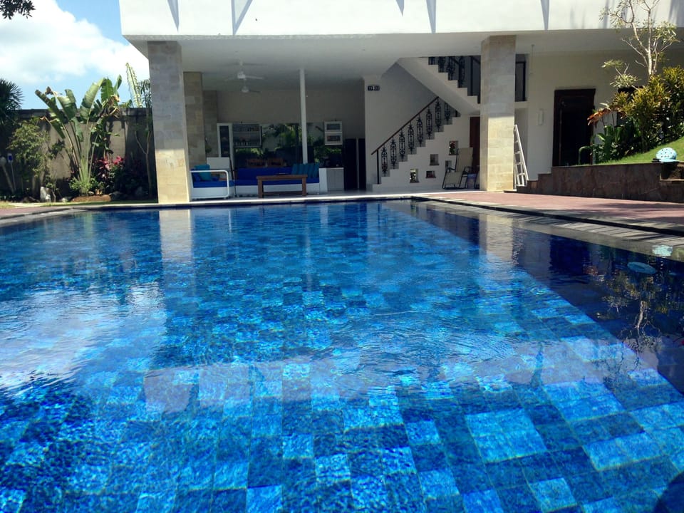 Enjoy the huge 12x6m swimming pool and jacuzzi pool seats at each side 
