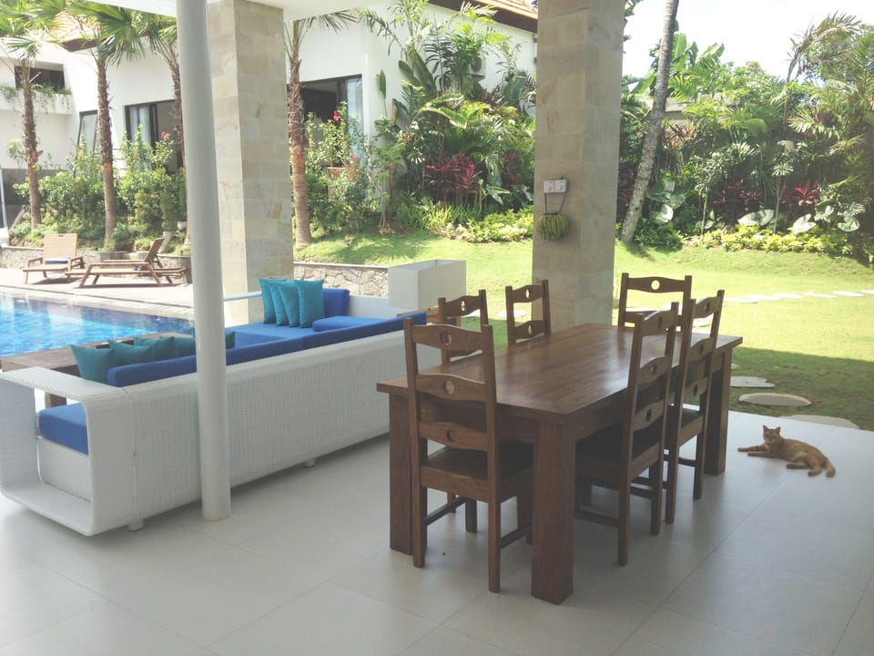 Open plan area in Main Residence : enjoy a welcome refreshment with your hosts 