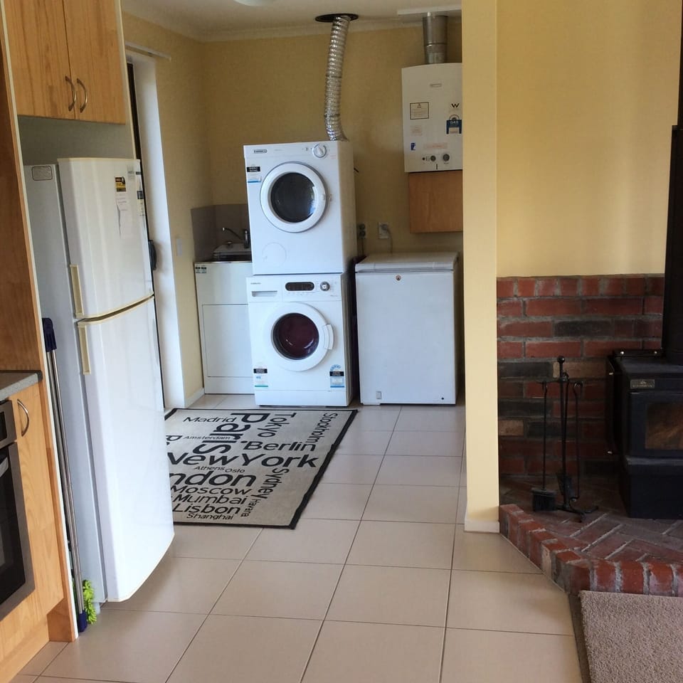 Fridge/freezer, chest freezer, washing machine, dryer