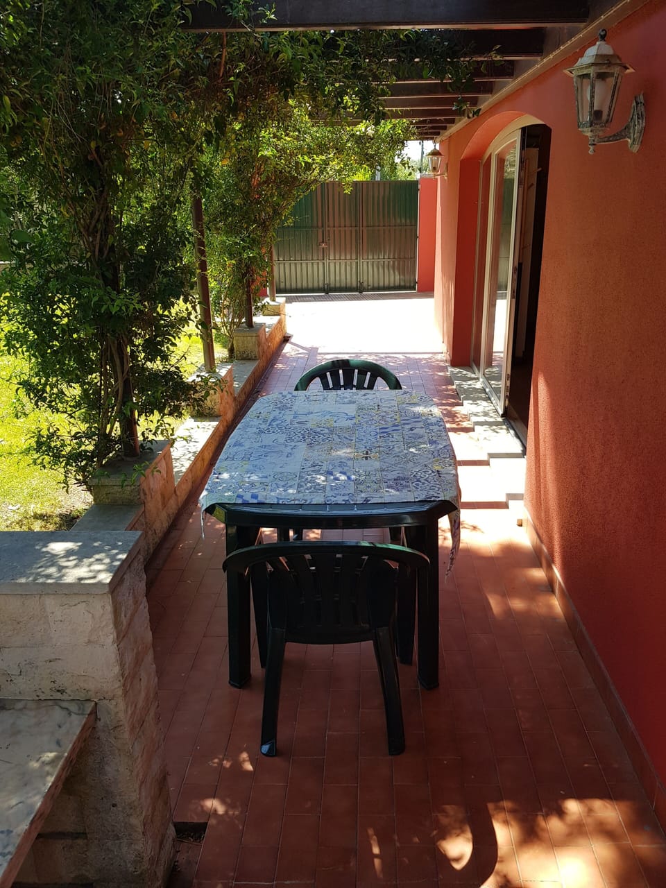 Outdoor dining