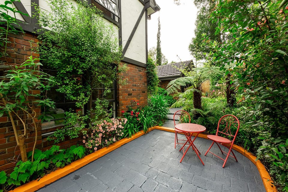 Garden  Outdoor Dining for Couple