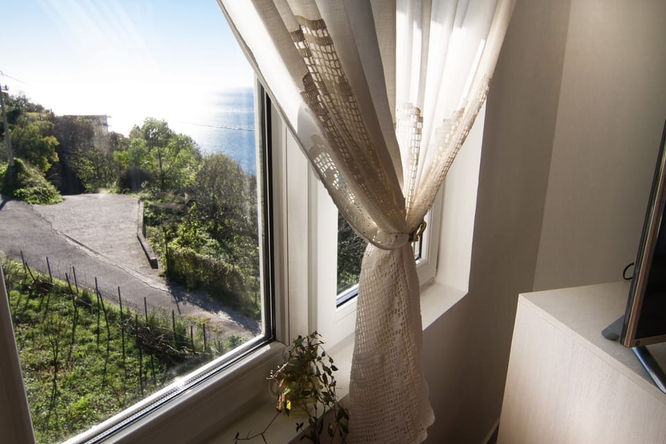 The location of the apartment is ideal for a relaxing holiday away from it all.