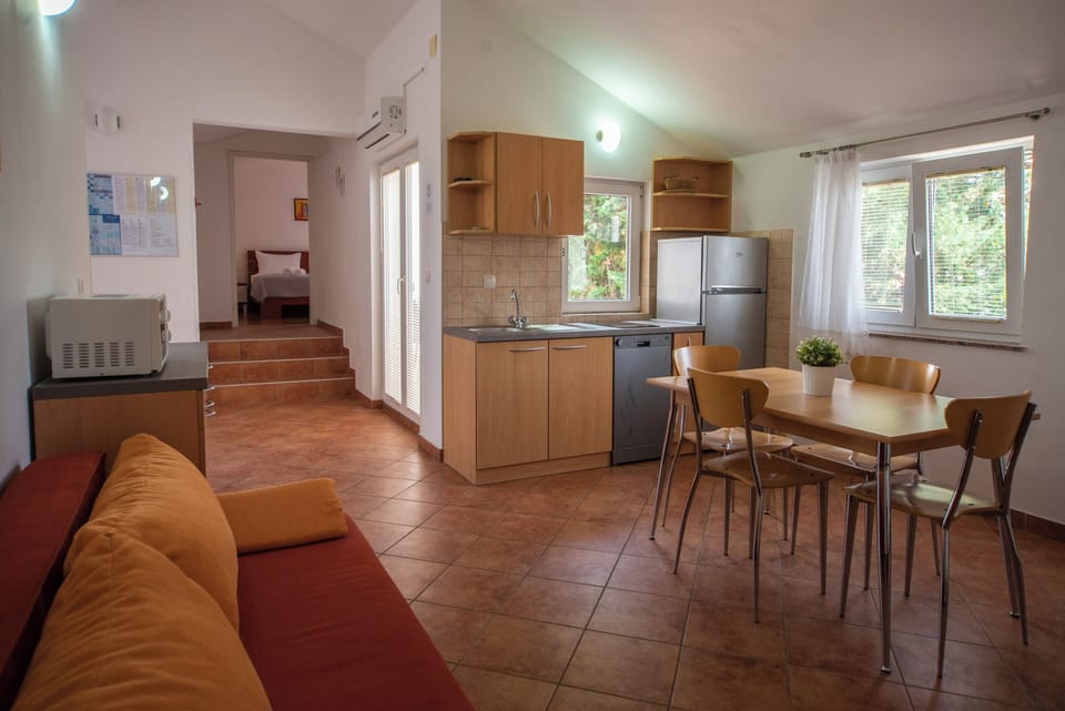 Living room, kitchen, dining room