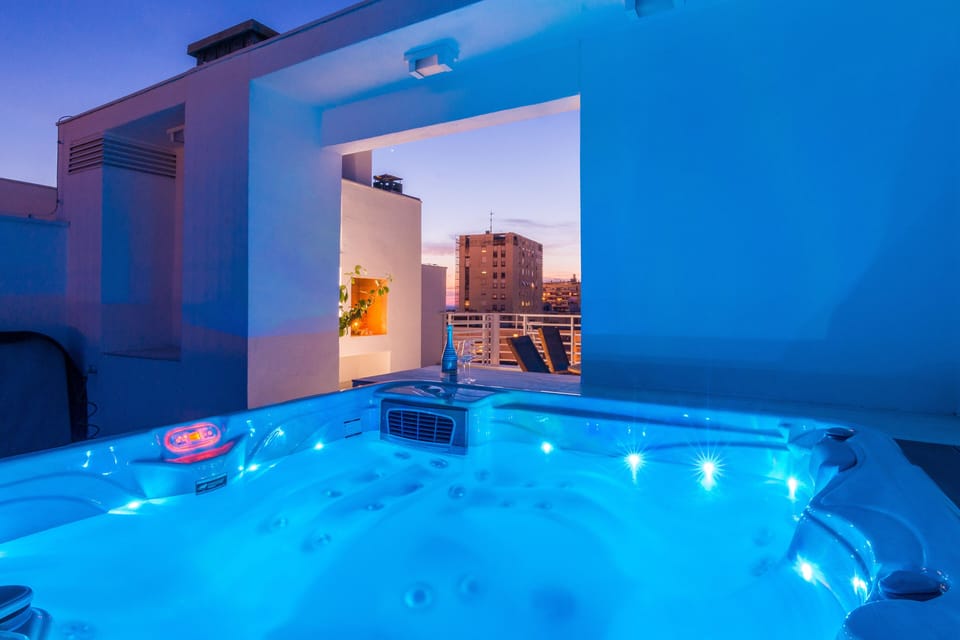 Outdoor spa tub