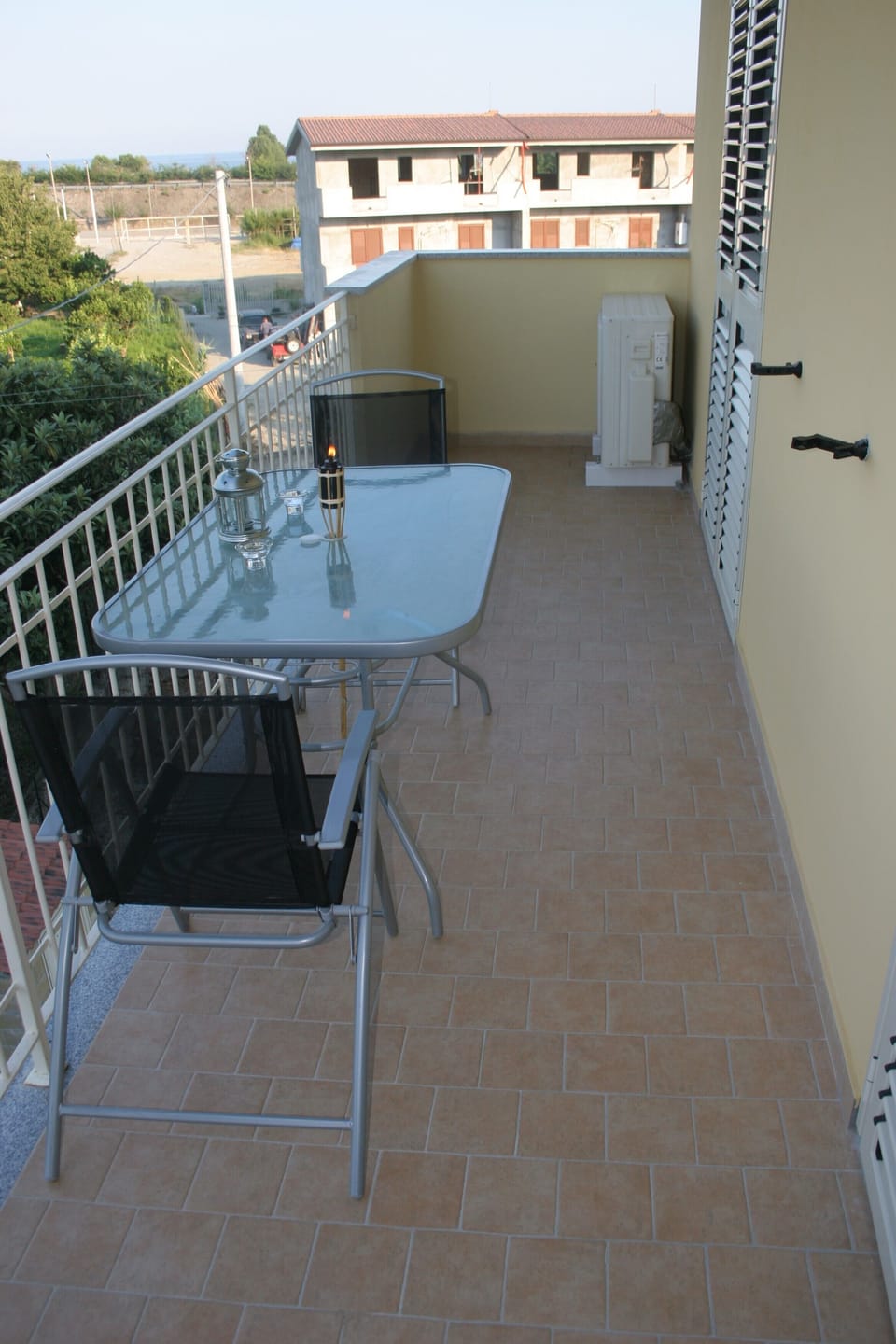 Main balcony with alfresco dining for six